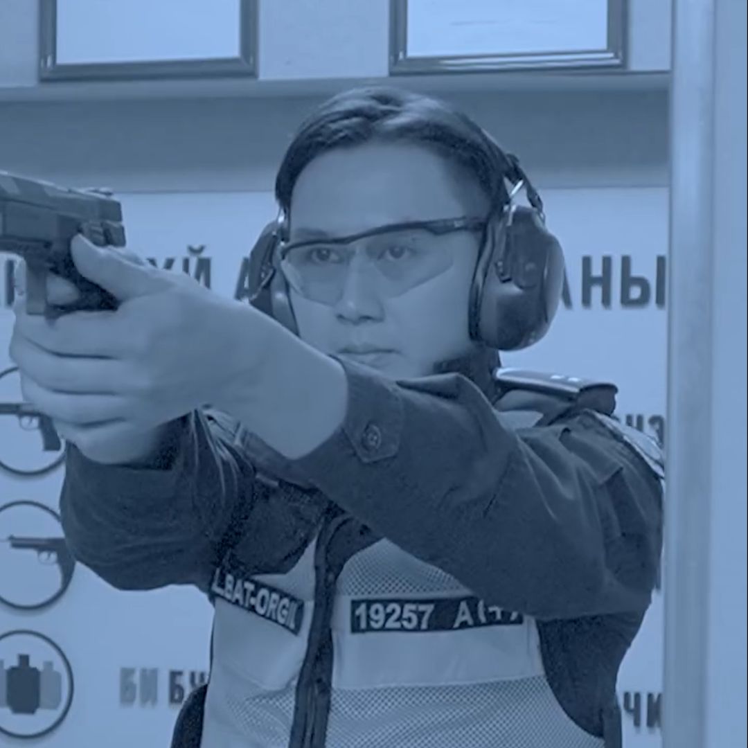 Аавынхаа үйл хэргийг нэр төртэй үргэлжлүүлж яваа дэслэгч Л.Бат-Оргил