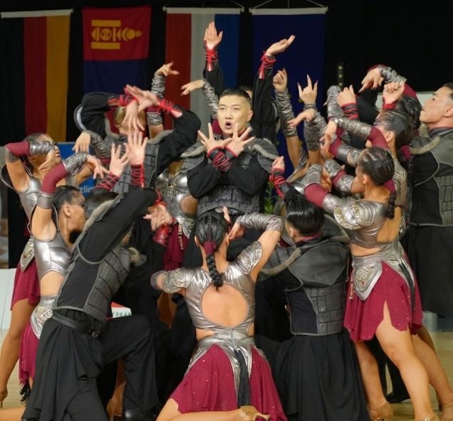 "Moon Dance" хамтлаг Стандарт төрлөөр дэлхийн дэвжээнээс медаль хүртлээ