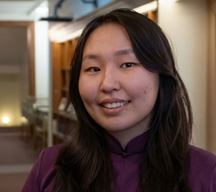 С.Тамираа Уэслианы их сургуулиас авсан тэтгэлээр Монгол залуусын англи хэлийг сайжруулах төсөл хэрэгжүүлж байна