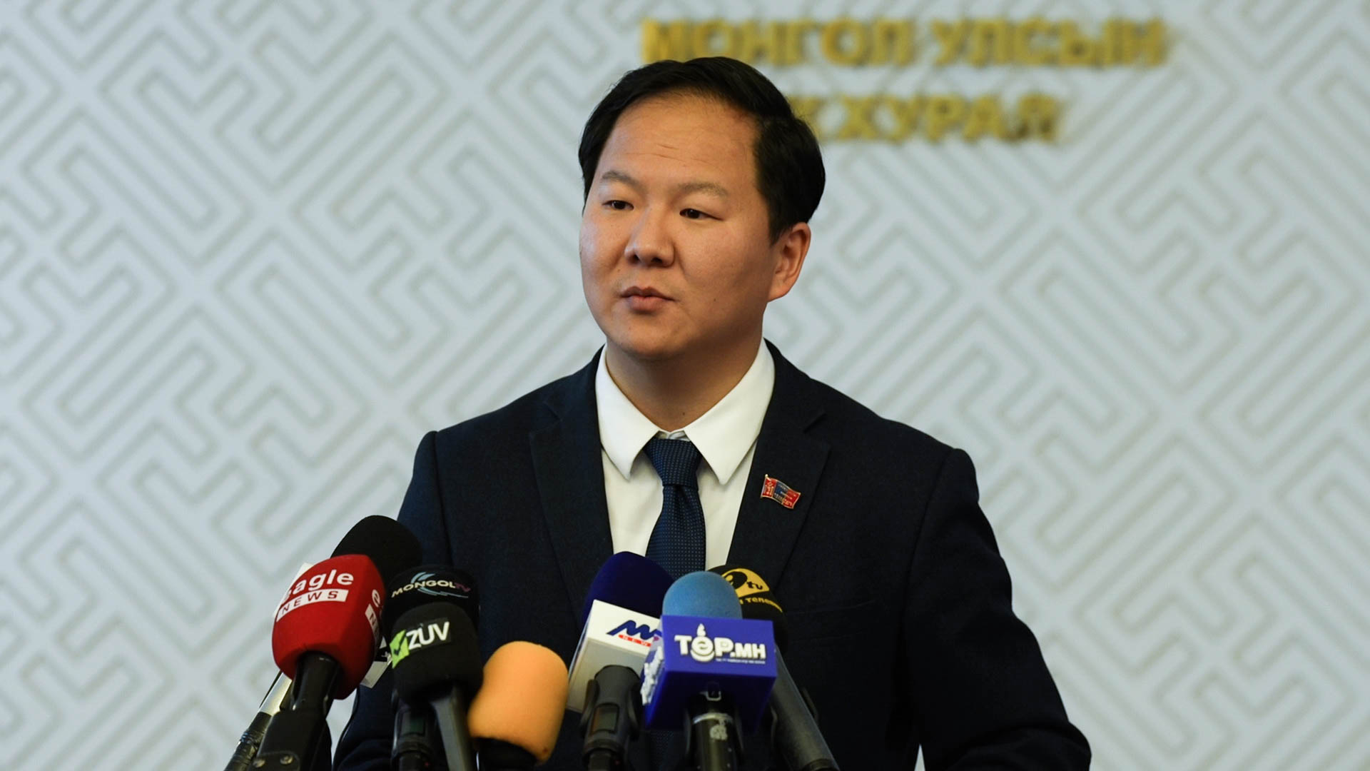 Өчигдөр нойл ороод  Н.Учралд загнуулж, өнөөдөр нойл орохдоо Энхтүвшинд тонгоруулсан Т.Даваадалай гэж хэн бэ