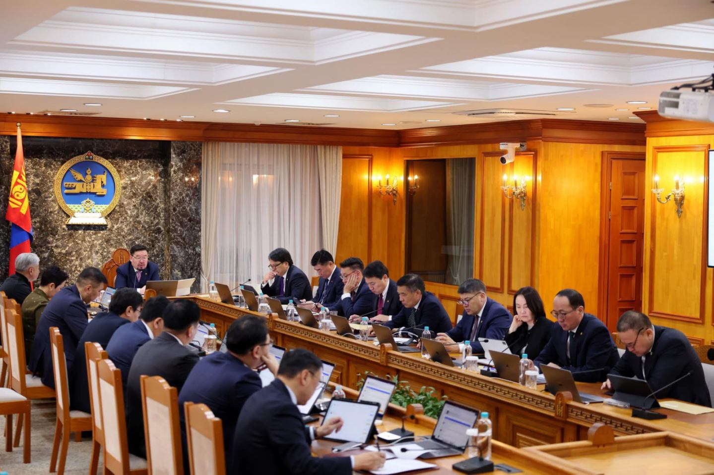 128 бүтээмжийн менежрийг цомхотгон 29 тэрбум төгрөгийн зардлыг хэмнэхээр засгийн газраас шийдвэрлэжээ