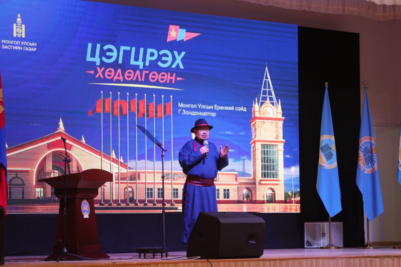 Монгол Улсын Ерөнхий сайд Г.Занданшатар Дорноговь аймгийн Замын-Үүд сумын иргэдтэй уулзлаа.